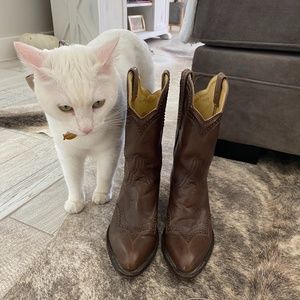Allen’s boots